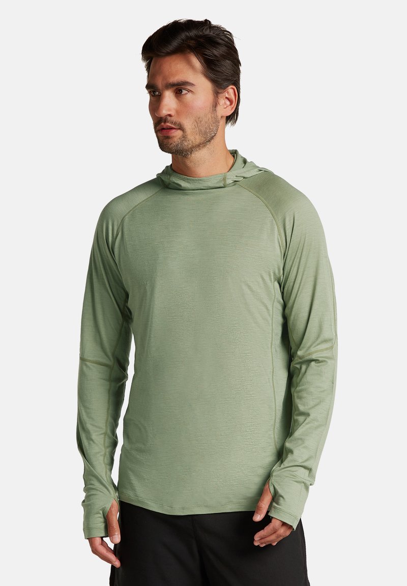Felpa con maniche lunghe di colore verde chiaro, realizzata in tessuto testurizzato. Presenta maniche raglan e fori per i pollici nei polsini per un comfort extra.