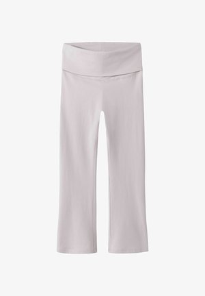 Lichtgrijze capri legging gemaakt van zachte, rekbare stof met een brede, omslagbare tailleband en een strak, minimalistisch ontwerp.