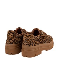 Sneakers platform con stampa leopardata, realizzate in suede; motivo marrone e nero; suola spessa in gomma con scanalature profonde; marchio dorato sul tallone.