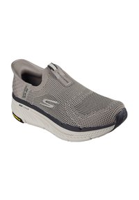 Zapato sin cordones Skechers en material de malla gris, con un diseño texturizado, suela acolchada y acentos negros en la punta y el talón.
