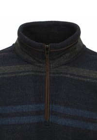Sweter z kołnierzykiem w kolorach granatowym i szarym, z zamkiem z przodu. Posiada pionową teksturę ryflowaną oraz poziome paski w odcieniach niebieskiego.