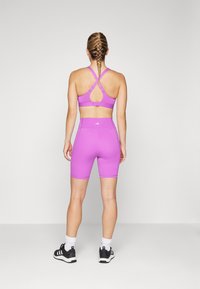 adidas Performance ALL ME ESSENTIALS SHORT LEGGINGS - Tajice - purple burst