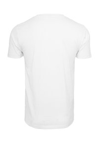 Hvid bomulds t-shirt med korte ærmer, rund halsudskæring og lige kant. Stoffet ser blødt og glat ud uden synlige logoer eller mønstre.