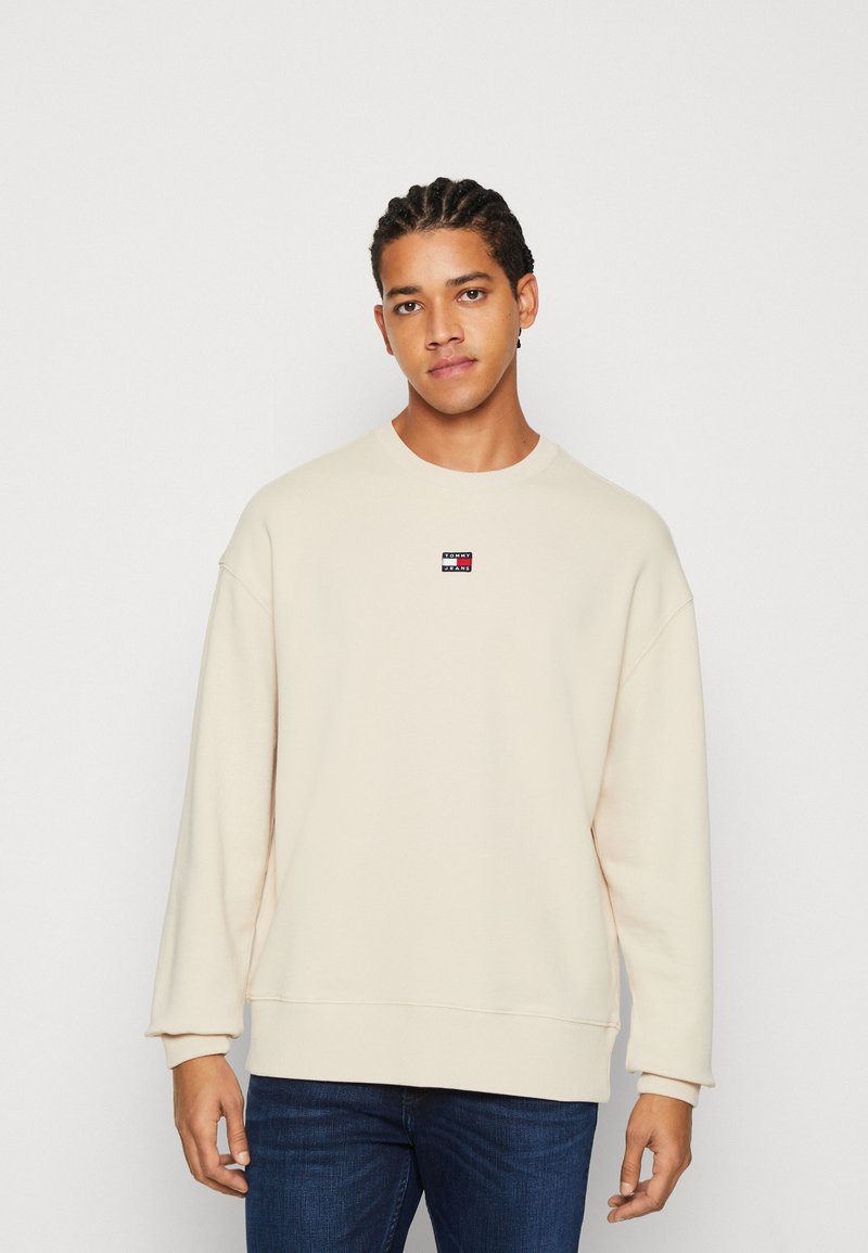 Tommy Jeans RLX XS BADGE CREW - Felpa - classic beige