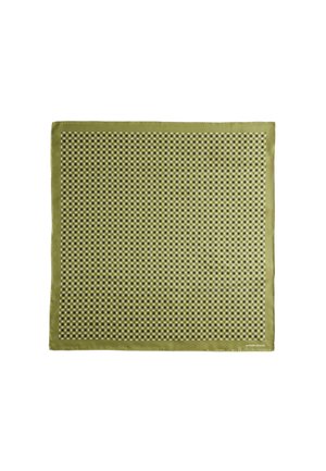 Kwadratowy jedwabny szal w oliwkowej zieleni z geometrycznym wzorem małych białych i ciemnozielonych kwadratów oraz jednolitym obramowaniem.