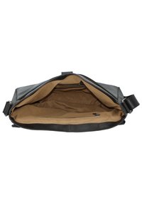 Borsa in pelle nera con un ampio interno beige. Presenta una tracolla singola e una tasca con zip interna per l'organizzazione.