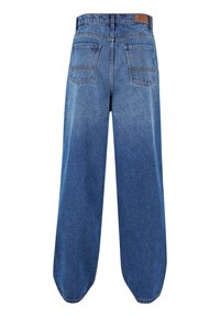 Breda ben blå denimbyxor med midja i mellanläge, två bakfickor och en slät textur. Läderlapp vid midjan.