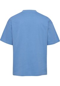 Enkel lys blå kortermet bomulls-T-skjorte vist bakfra med rund hals og normal passform.