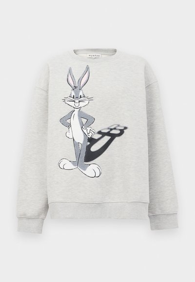 Šedá bavlnená mikina s vyšívaným dizajnom Bugs Bunny na prednej strane, s detailom tieňa pod postavou.