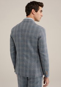 Hellblau kariertes Blazer mit strukturierter Passform, texturierter Stoff und Details mit drei Knöpfen an den Ärmeln. Maßgeschneiderter Schnitt mit dezenten Linien.