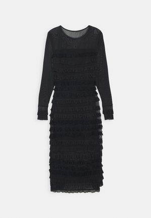 Abito nero con maniche lunghe, caratterizzato da un tessuto trasparente con rouches sovrapposte, scollatura rotonda e una silhouette aderente.