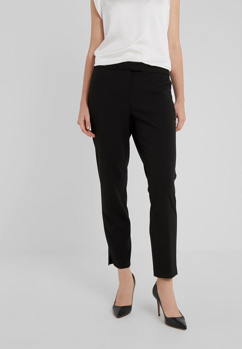 DKNY - FOUNDATION PANT SIDE SLITS - Kalhoty - black, Zvětšit