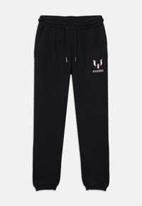 Zwarte joggingbroek van zachte stof, met een elastische tailleband met trekkoord en een roze logo op het linkerpoot.