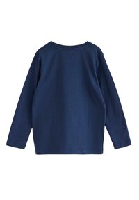 T-shirt a manica lunga blu navy realizzato in cotone morbido e liscio. Collo rotondo, vestibilità classica e design semplice senza motivi o loghi visibili.