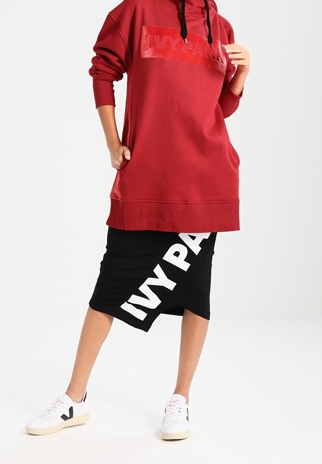 Ivy Park Jersey con capucha - red/rojo - (Segunda mano) - Zalando.es