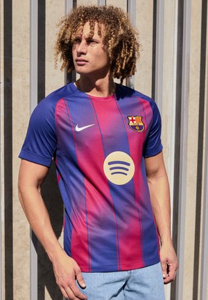 FC Barcelona-Trikot mit blauen und maronen Streifen, sphärischem Spotify-Logo auf der Vorderseite, kurzen Ärmeln und rundem Ausschnitt.