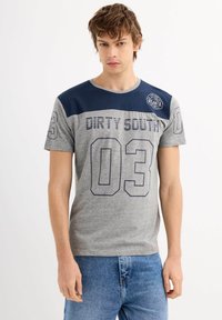 INSIDE Camiseta estampada - gris
