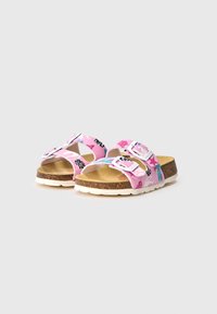 Ροζ σανδάλια με δύο ρυθμιζόμενους ιμάντες, λουλουδάτα και αφηρημένα σχέδια, φιάπα από φελλό και λευκή λαστιχένια σόλα.