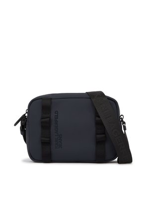 Sort rektangulær crossbody-taske med justerbar rem, mærket "Karl Lagerfeld Jeans" med mørke bogstaver foran.