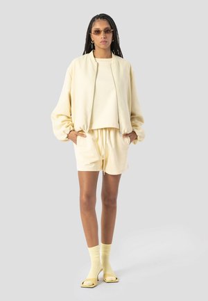 REMIA - Shorts - vanilla