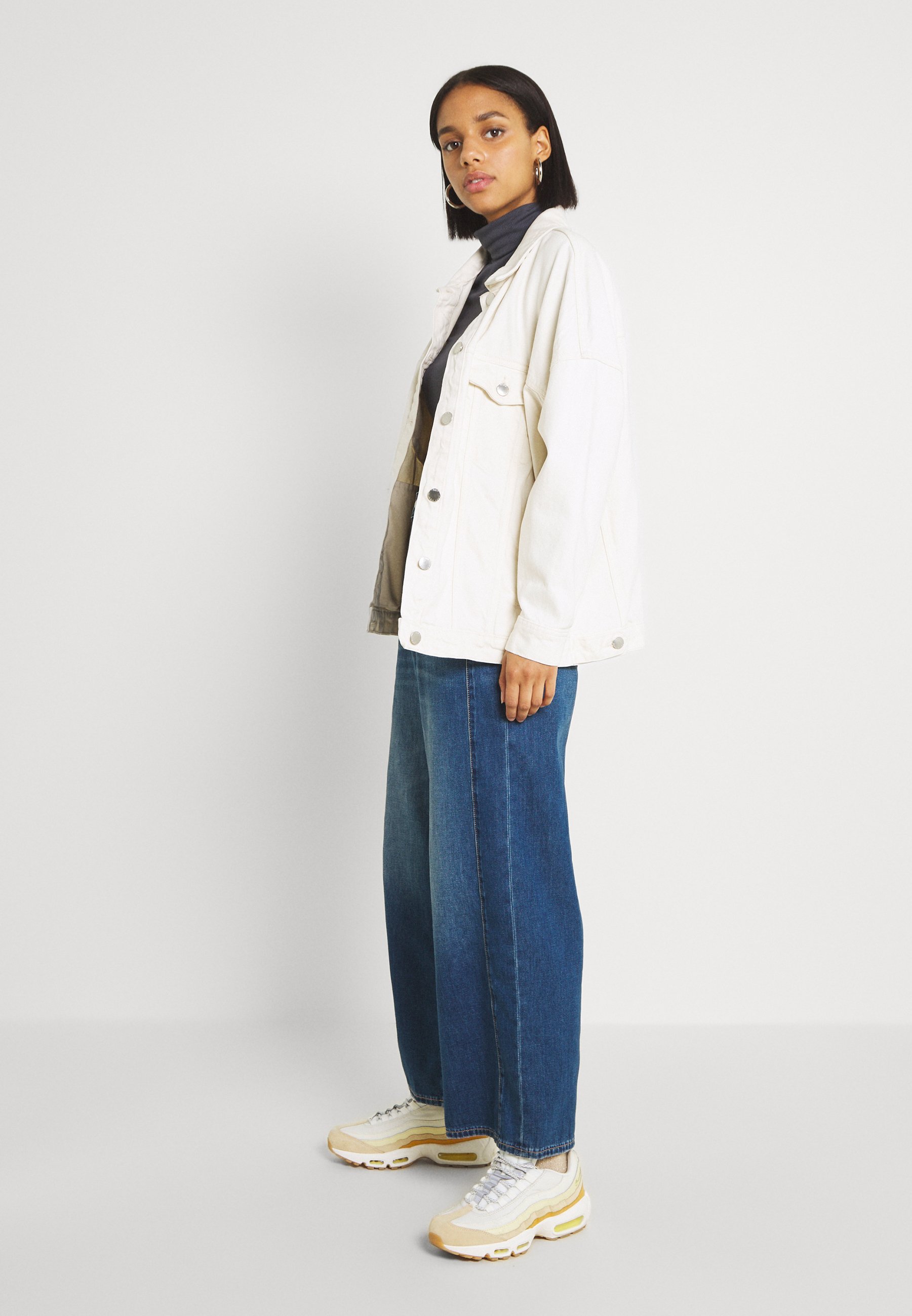 American Eagle WIDE LEG CROP - Jeans a zampa - medium tinted indigo/blu  denim - Zalando.it