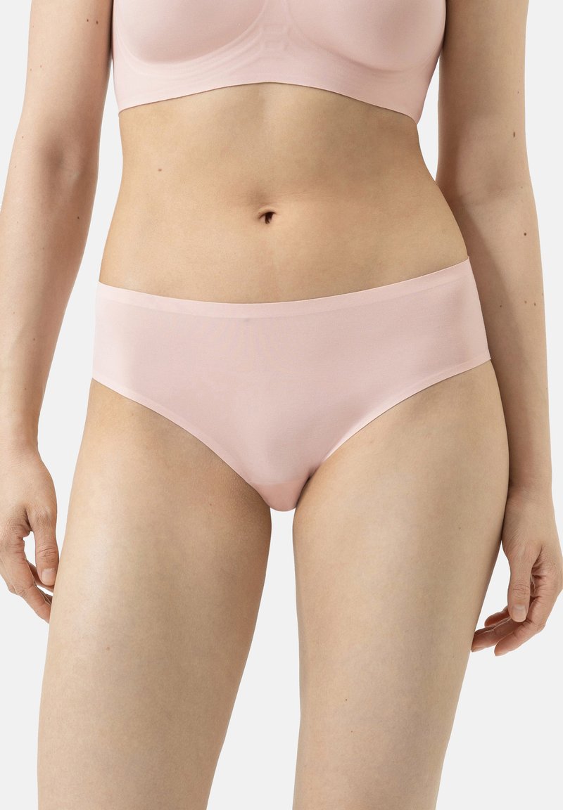 Intimo seamless rosa chiaro con una texture morbida e una cintura ampia, progettato per un comfort ottimale e una visibilità minima.