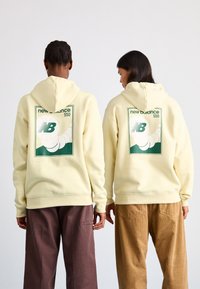 New Balance RELAXED HOODIE UNISEX - Bluză de molton - beige