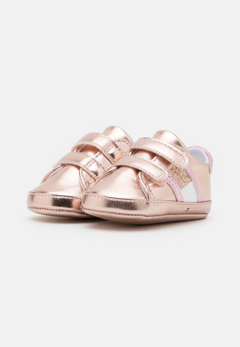 Tommy Hilfiger Chaussons Pour Bebe Rose Gold Rose Dore Zalando Be