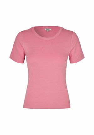 Camiseta rosa ajustada de manga corta con textura acanalada y cuello redondo sobre fondo blanco.