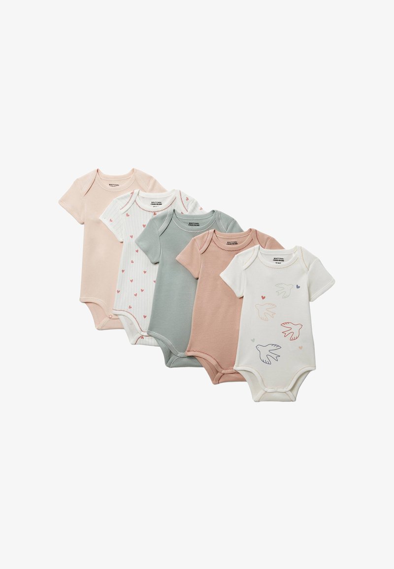 Cinq bodies courts pour bébés à manches courtes en rose pastel, blanc avec des cœurs, teal doux, rose doux et blanc avec des imprimés d'oiseaux, disposés en rangée.
