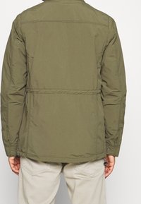 Lee Tunn jacka - olive