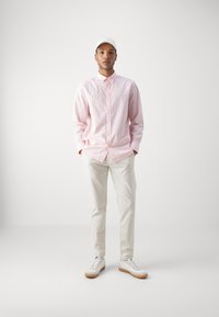 Jack & Jones JPSTMARCO JJFURY ANA - Chino-püksid - bright white