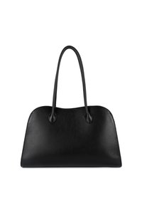 Sac à main en cuir lisse noir avec de longues poignées doubles et un bord supérieur légèrement incurvé sur un fond blanc.