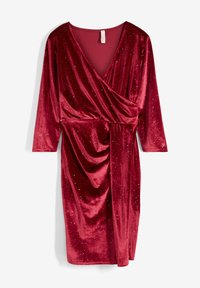 Abito avvolgente in velluto rosso con maniche a tre quarti, design drappeggiato e accenti di glitter sparsi. Texture liscia e scollo a V profondo.