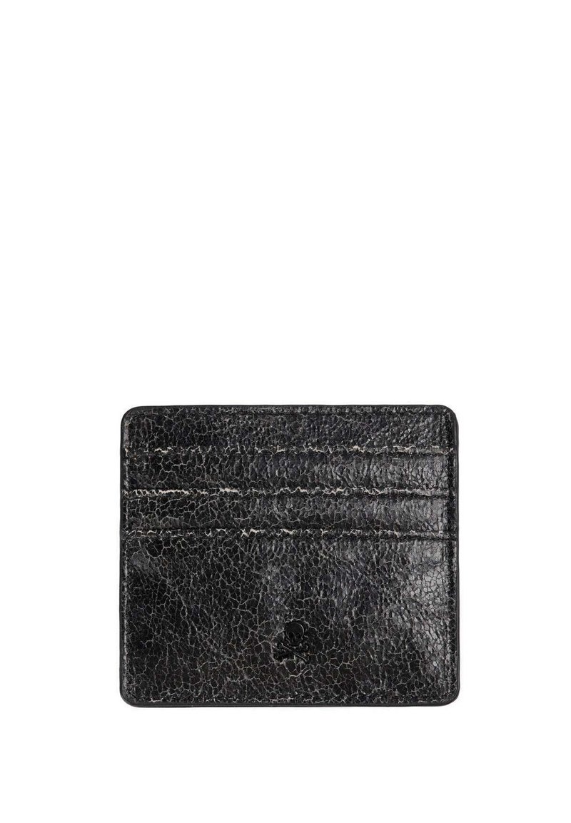 Tarjetero de cuero negro con textura agrietada, que cuenta con cuatro ranuras para tarjetas y un diseño de bordes redondeados. Estilo minimalista.
