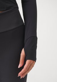 Nike Performance RUN - Langarmshirt - black