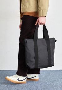 Unausgewählt, black