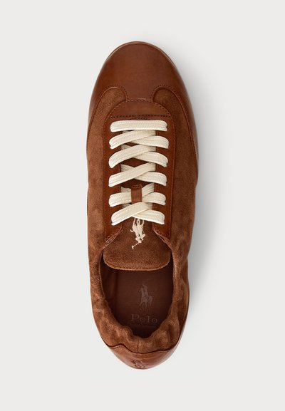 Polo Ralph Lauren THE LEATHER SUEDE PONY BALLERINA SNEAKER - Sneakers basse - coffee
