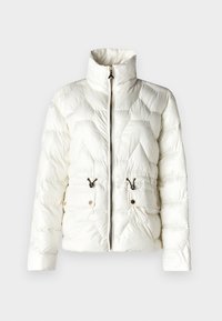 Valgt, pearlish white