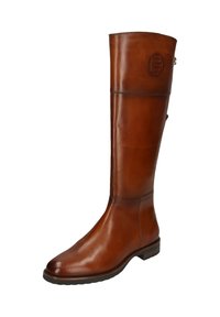 Hohe, braune Lederreitstiefel mit runder Zehenpartie, niedrigem Absatz, geprägtem Logo nahe der Oberkante und flacher Gummisohle.