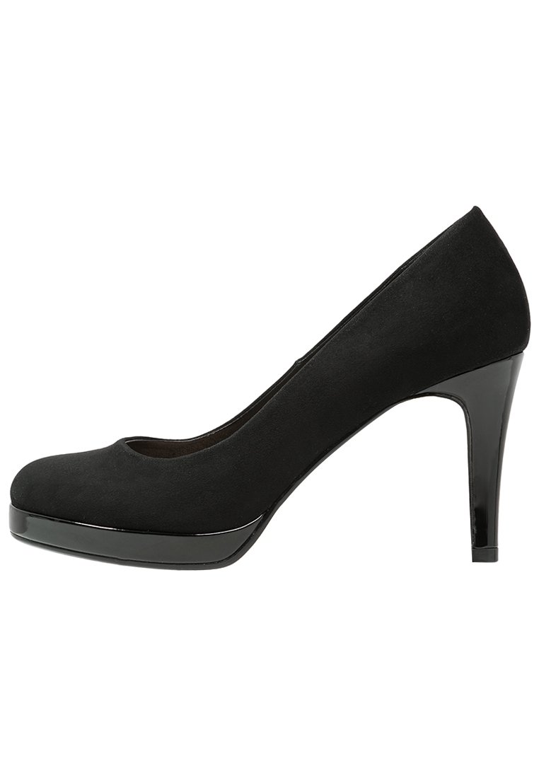 Černé lodičky na vysokém podpatku z jemného semiše s kulatou špičkou a lesklými akcenty z lakované kůže na platformě a podpatku.