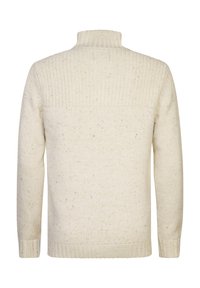 Off-white gestrickter Pullover mit hohem Kragen, der einen strukturierten oberen Abschnitt und gerippte Bündchen aufweist. Dezente gesprenkelte Details im gesamten Pullover.