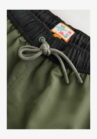 Selectat, khaki/green/black
