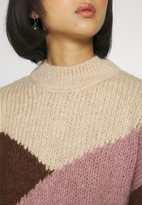 JDY Petite Strickpullover - brown