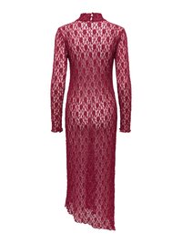 Robe en dentelle bordeaux à manches longues avec col montant et ourlet asymétrique, vue de dos.