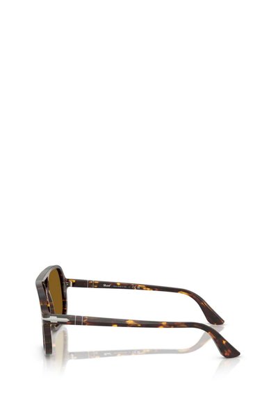 Gafas de sol de carey con un grueso marco cuadrado, lentes marrones y varillas elegantes que presentan acentos plateados y una textura sutil.
