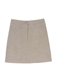 Jupe A-line beige en tissu texturé, dotée d'un bouton avant et de clous en argent dispersés pour la décoration.