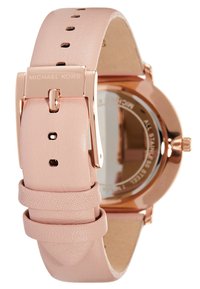 Orologio rotondo Michael Kors con cassa in acciaio inossidabile dorato rosa, cinturino in pelle rosa con notches e fibbia in metallo. Quadrante trasparente.