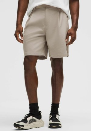 RELAXED-FIT PLEATED 8 - Pantalón corto de deporte - warm ash grey