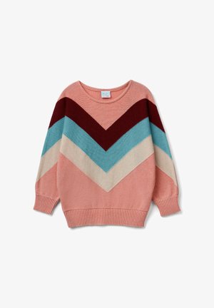 Suéter rosa de manga larga con un patrón de chevron en burdeos, azul claro, crema y rosa suave. Puños y bajo acanalados. Tela de punto acogedora.